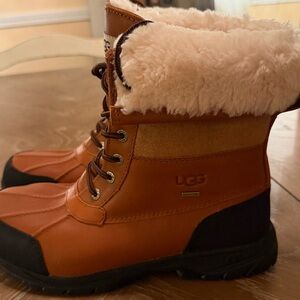 UGG Chestnut and Black Lace-Up Boots Butte Boot - Size 9